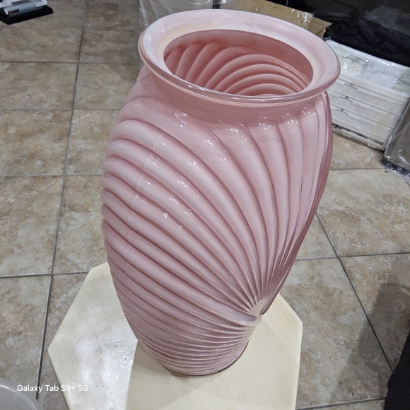 VINTAGE Shell-Inspired Pink Vase - Picture 5 of 8